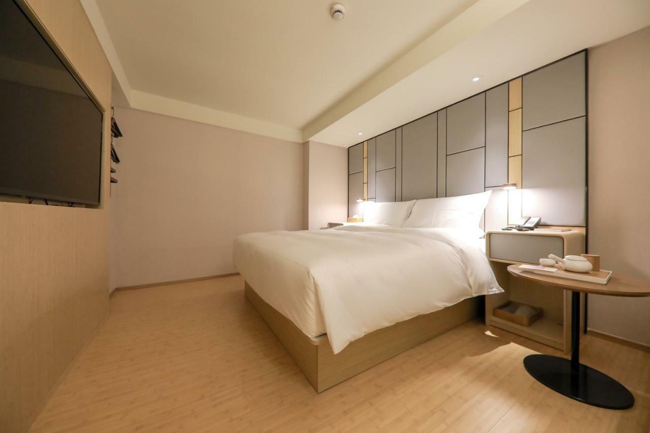 Ji Hotel Shanghai Exterior photo